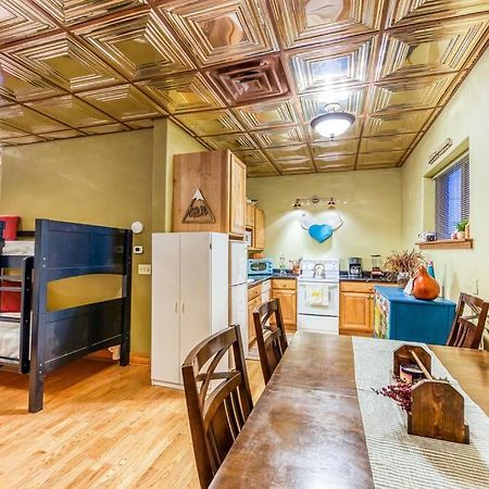 The Lovemore Inn~Hot Tub~Cheerful Carriage Home Делта Екстериор снимка