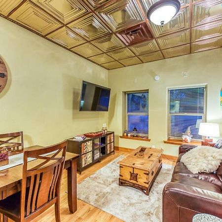 The Lovemore Inn~Hot Tub~Cheerful Carriage Home Делта Екстериор снимка