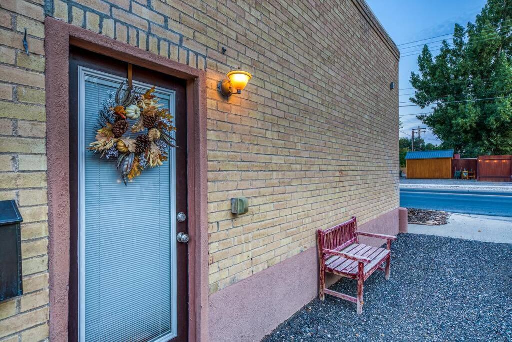 The Lovemore Inn~Hot Tub~Cheerful Carriage Home Делта Екстериор снимка
